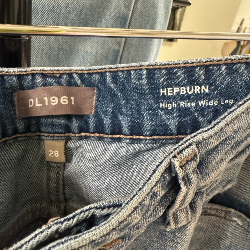 DL1961 Hepburn Jeans - Picture 4 of 4